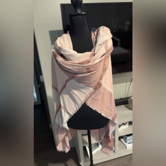 NWOT Lauren Conrad Plaid Shawl - Picture 2 of 6